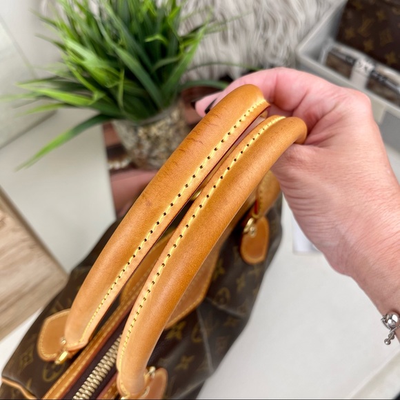 ♥️Louis Vuitton Tivoli PM Monogram LV Bag♥️ - Picture 7 of 13